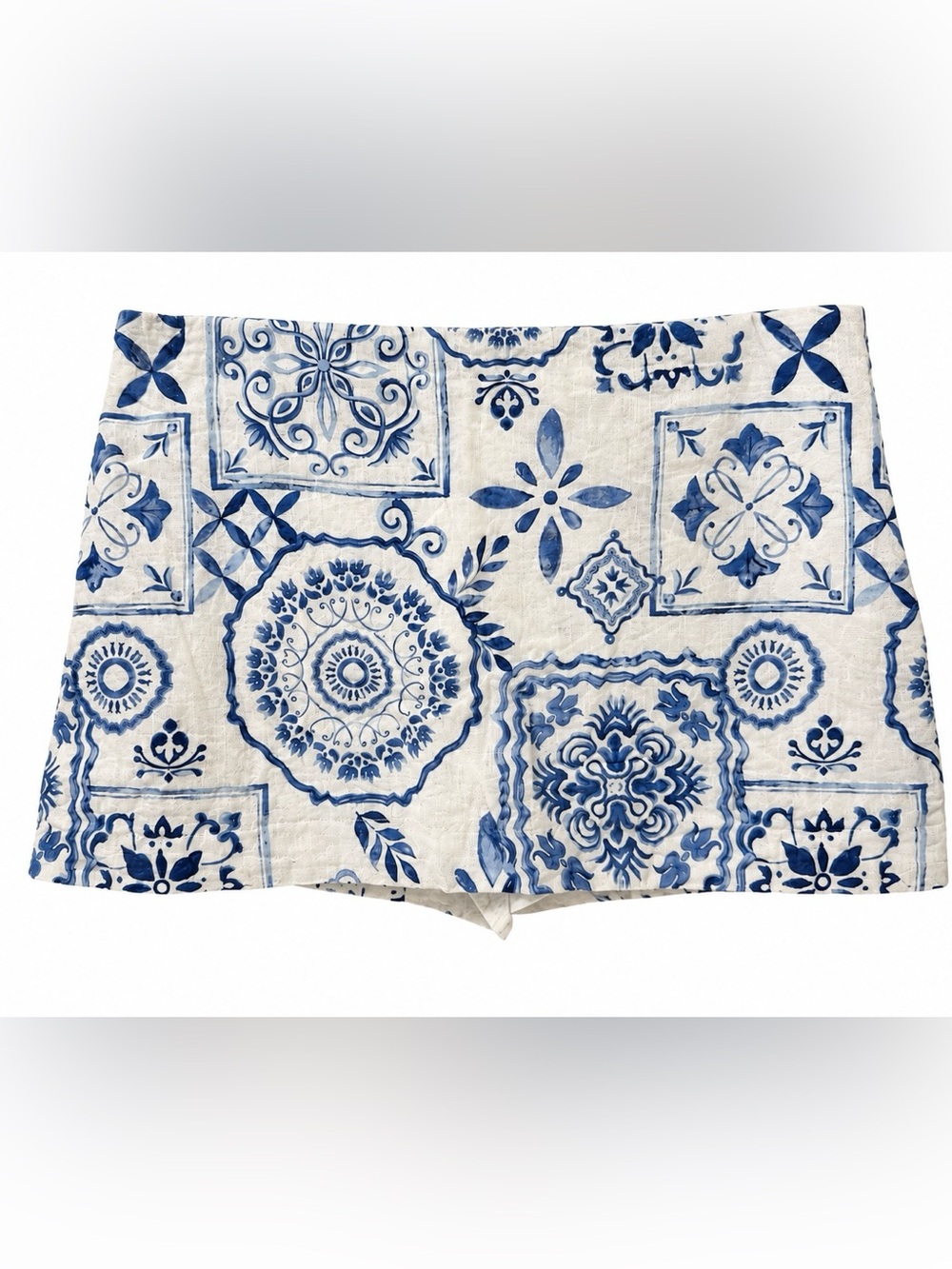 Abercrombie & Fitch Blue Tile Print Linen Blend Mini Skort | Side Zip